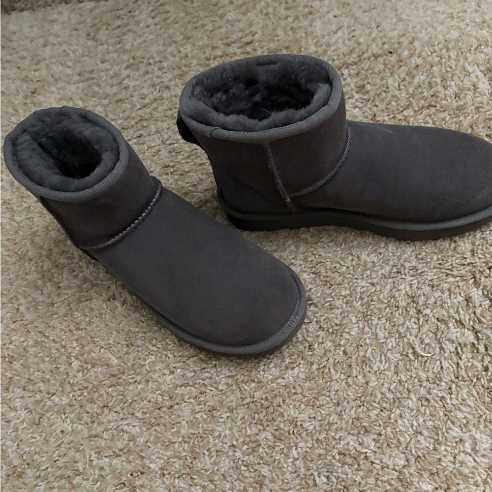 Ugg mini boots (like new)